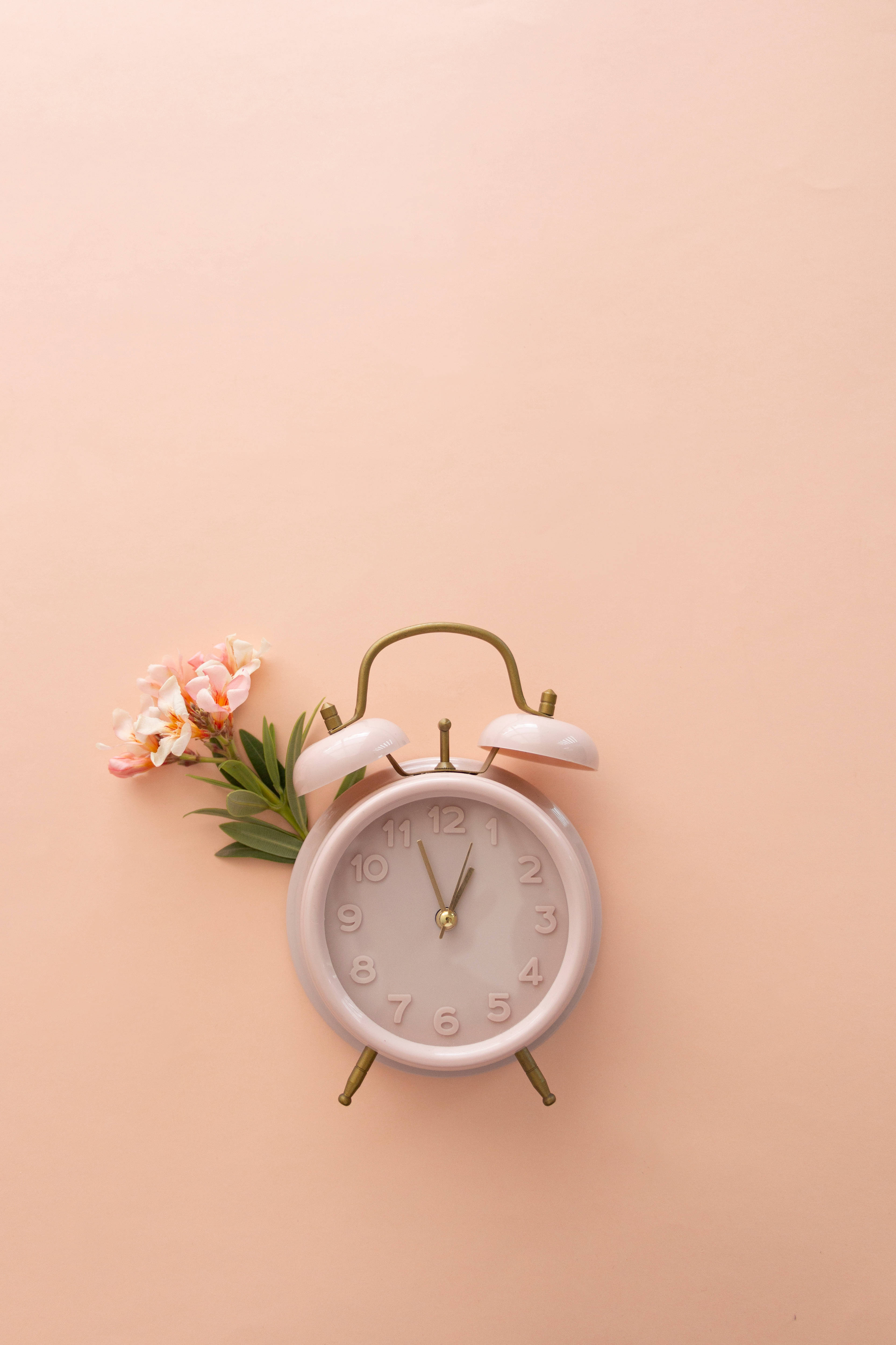 Download Pretty Pastel Pink Retro Clock Wallpaper